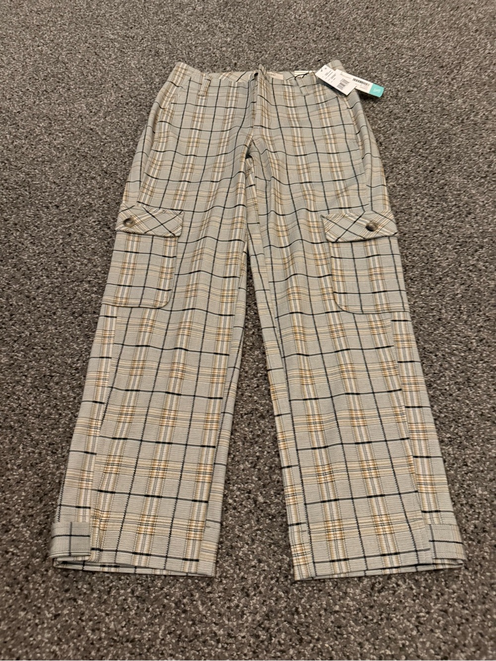 Liverpool Plaid Cargo Ankle Pants - Gray & Tan